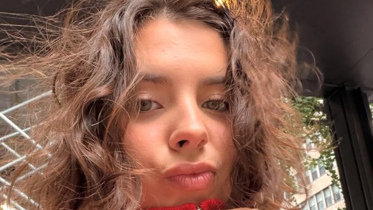 Flor Gil estreia peça e descarta rótulos